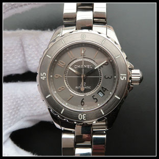 シャネル J12 セラミック 38mm 自動巻き式腕時計 H2979