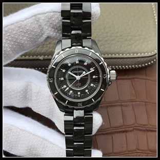 シャネル J12 レディース セラミック 33mm クォーツ腕時計