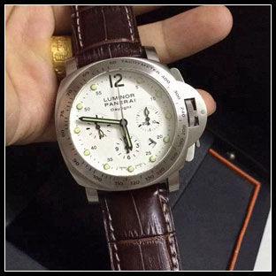 パネライ メンズ 44mm 自動巻き腕時計 PAM251