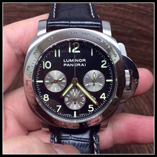 パネライ メンズ 40mm 自動巻き腕時計 PAM121