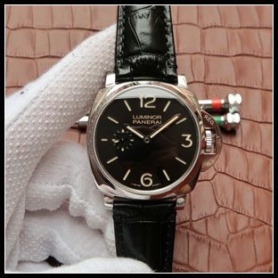 パネライ シースルーバック メンズ 42mm 手巻き式腕時計 PAM676