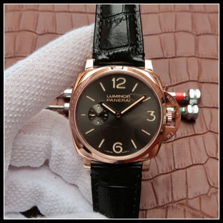 パネライ シースルーバック メンズ 42mm 手巻き式き腕時計 PAM677