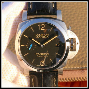 パネライ シースルーバック メンズ 42mm 自動巻き腕時計 PAM677