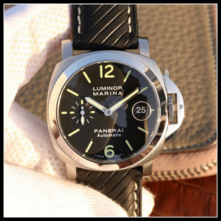 パネライ メンズ 40mm 自動巻き腕時計 PAM048