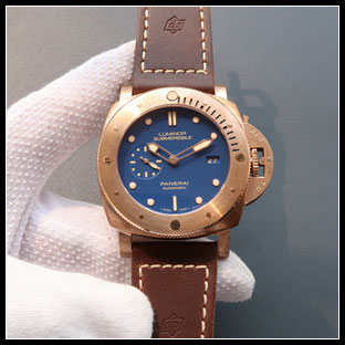 パネライ シースルーバック メンズ 47mm 自動巻き腕時計