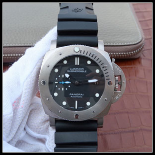 パネライ シースルーバック メンズ 47mm 自動巻き腕時計 PAM01305