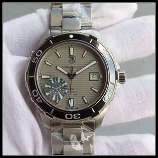 タグホイヤー メンズ 41mm 自動巻き腕時計