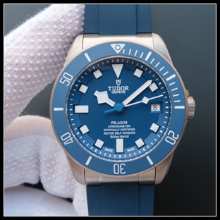 チュードル PELAGOS メンズ 42mm 自動巻き腕時計 25600TB