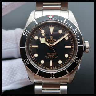 チュードル HERITAGE BLACK BAY メンズ 41mm 自動巻き腕時計